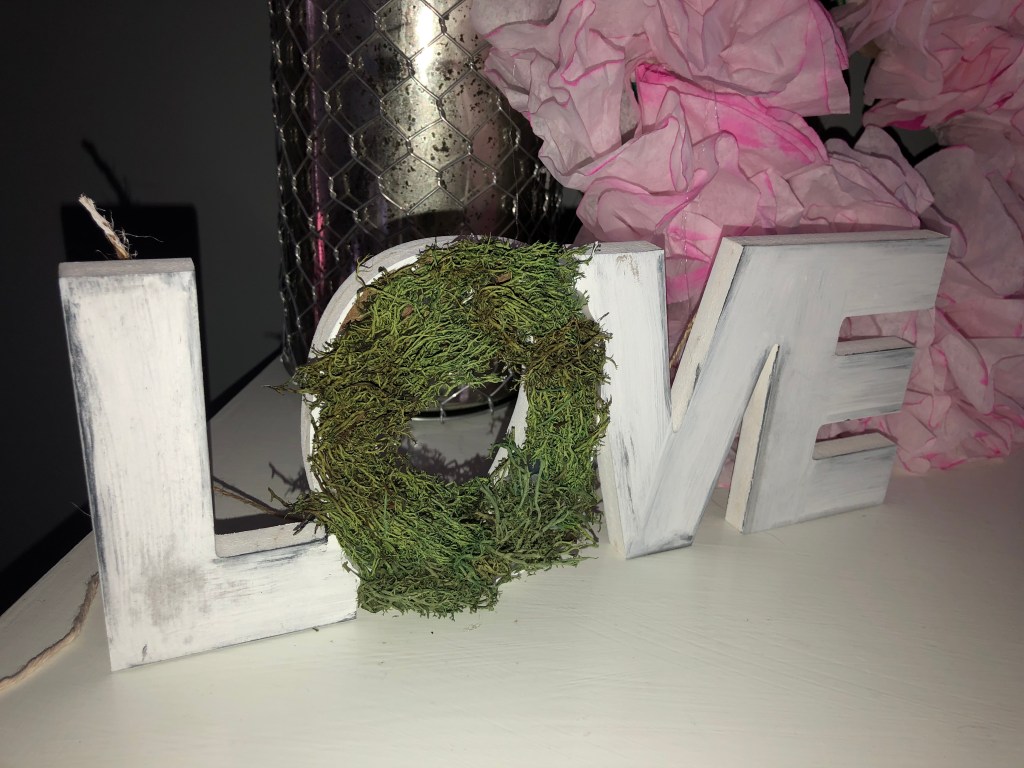 Rustic Farmhouse Valentines Room&nbsp;Decor